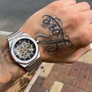 שעון אפור לגבר